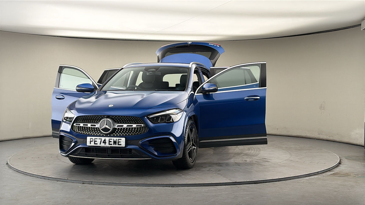 More views of Mercedes-Benz GLA