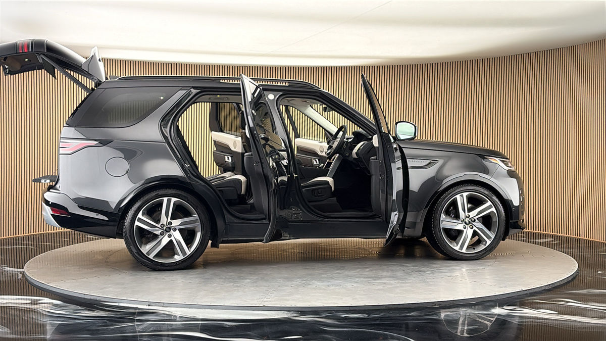 More views of Land Rover Discovery