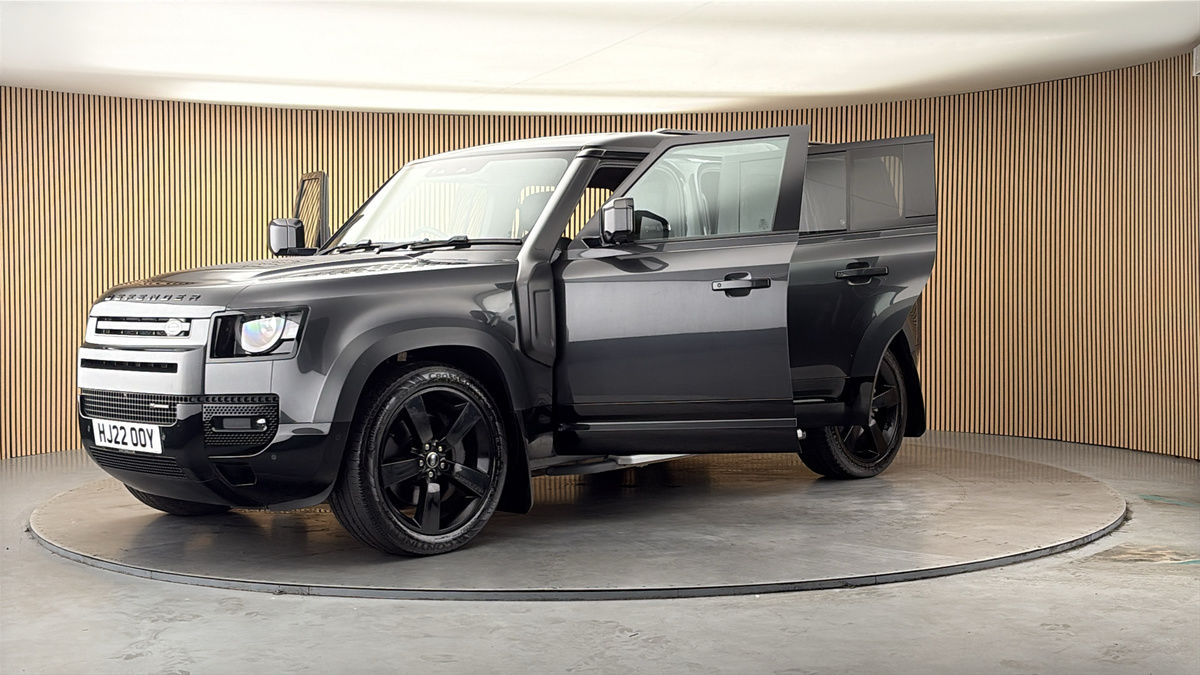 Land Rover Defender 110 Image 22
