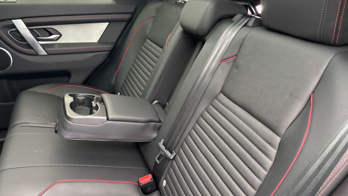 Land Rover Discovery Sport Image 9