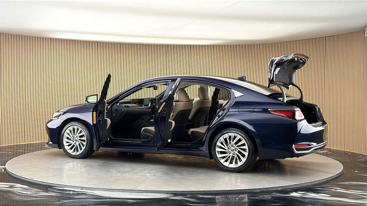 More views of Lexus ES