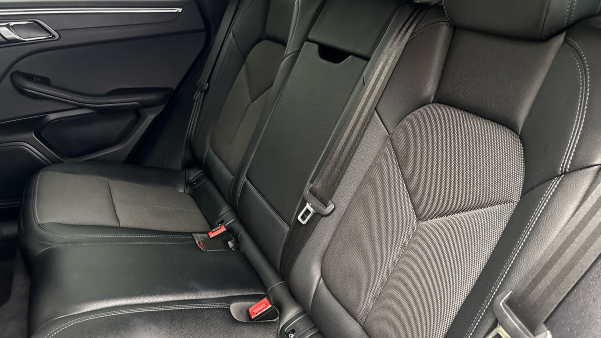 Porsche Macan Image 8