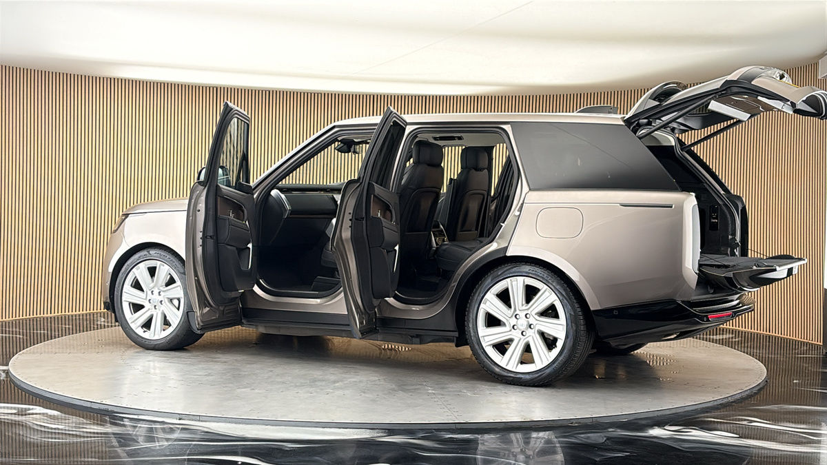 More views of Land Rover Range Rover