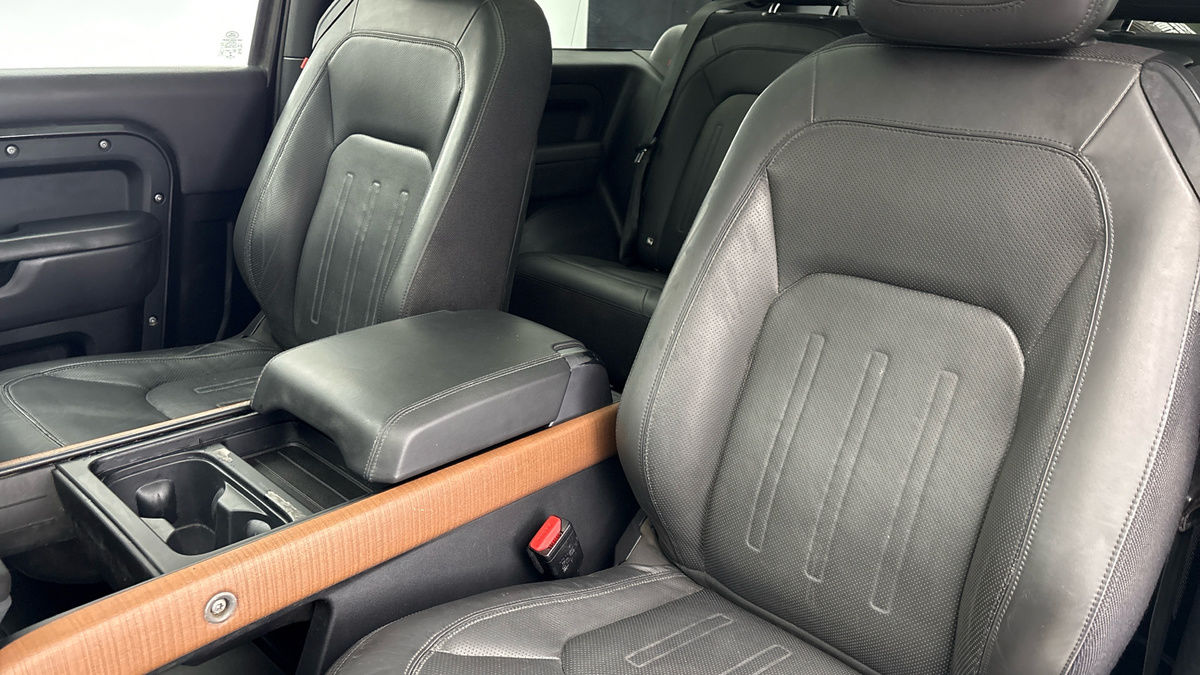 Land Rover Defender 90 Image 7