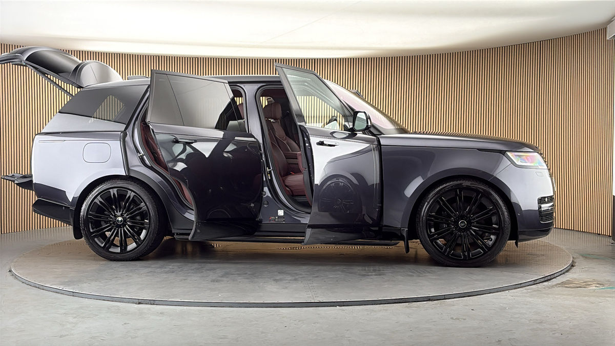 More views of Land Rover Range Rover