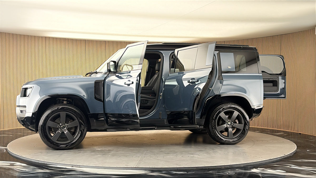 More views of Land Rover Defender 110