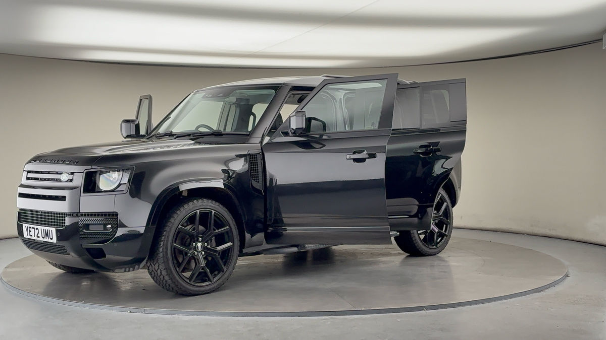 Land Rover Defender 110 Image 22