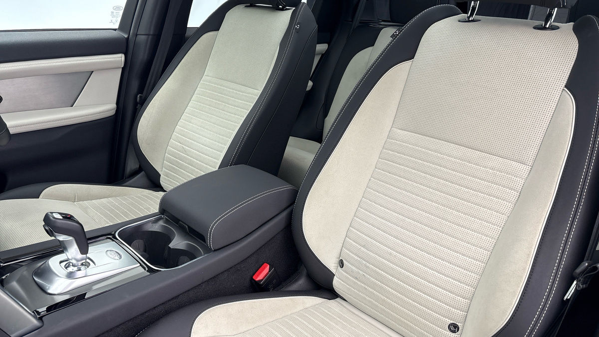 Land Rover Discovery Sport Image 7