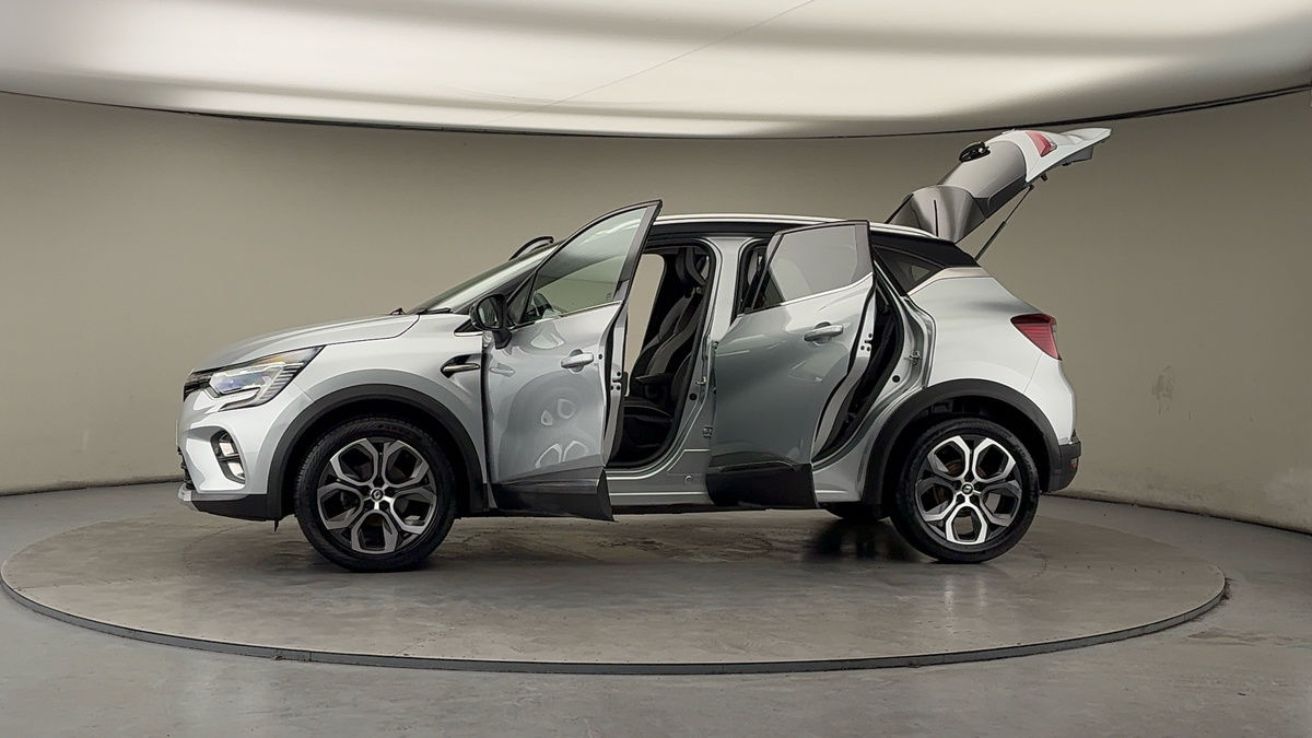 More views of Renault CAPTUR