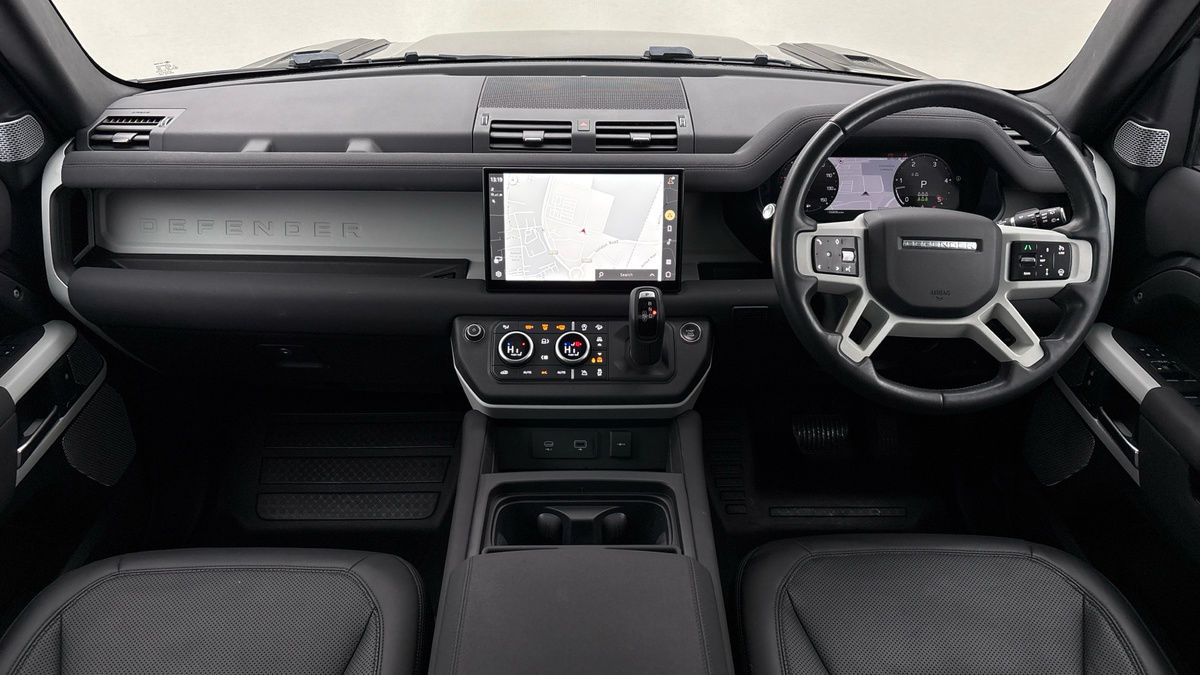 Land Rover Defender 130 Urban Image 12