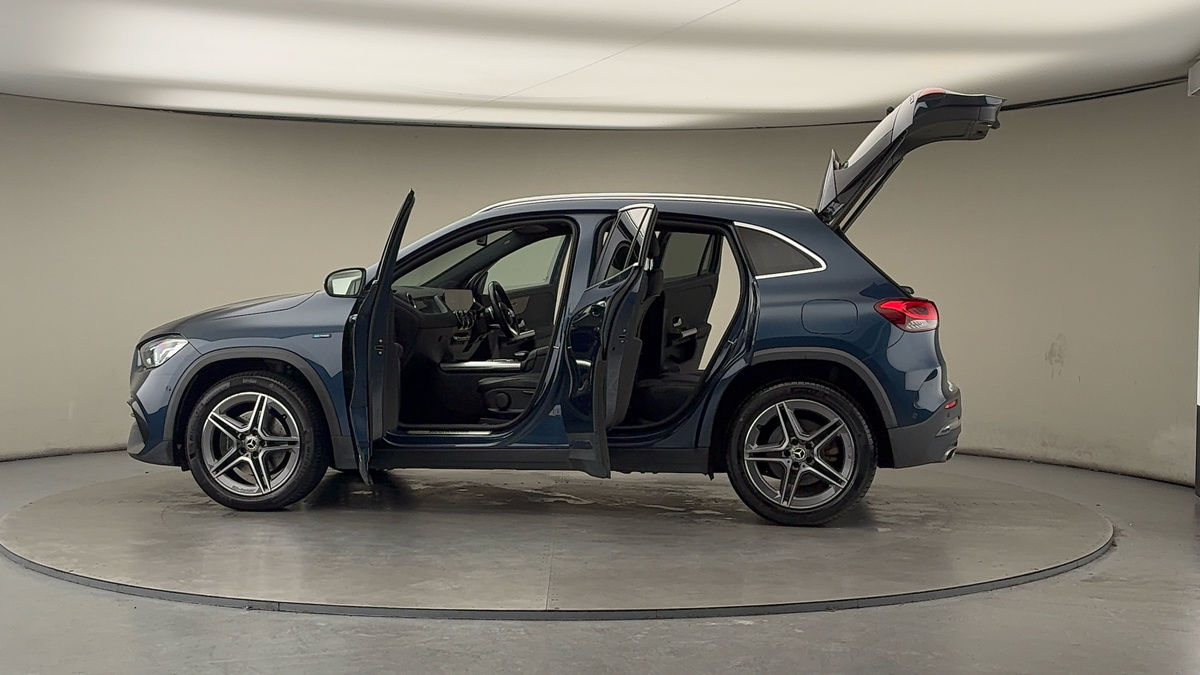 More views of Mercedes-Benz GLA