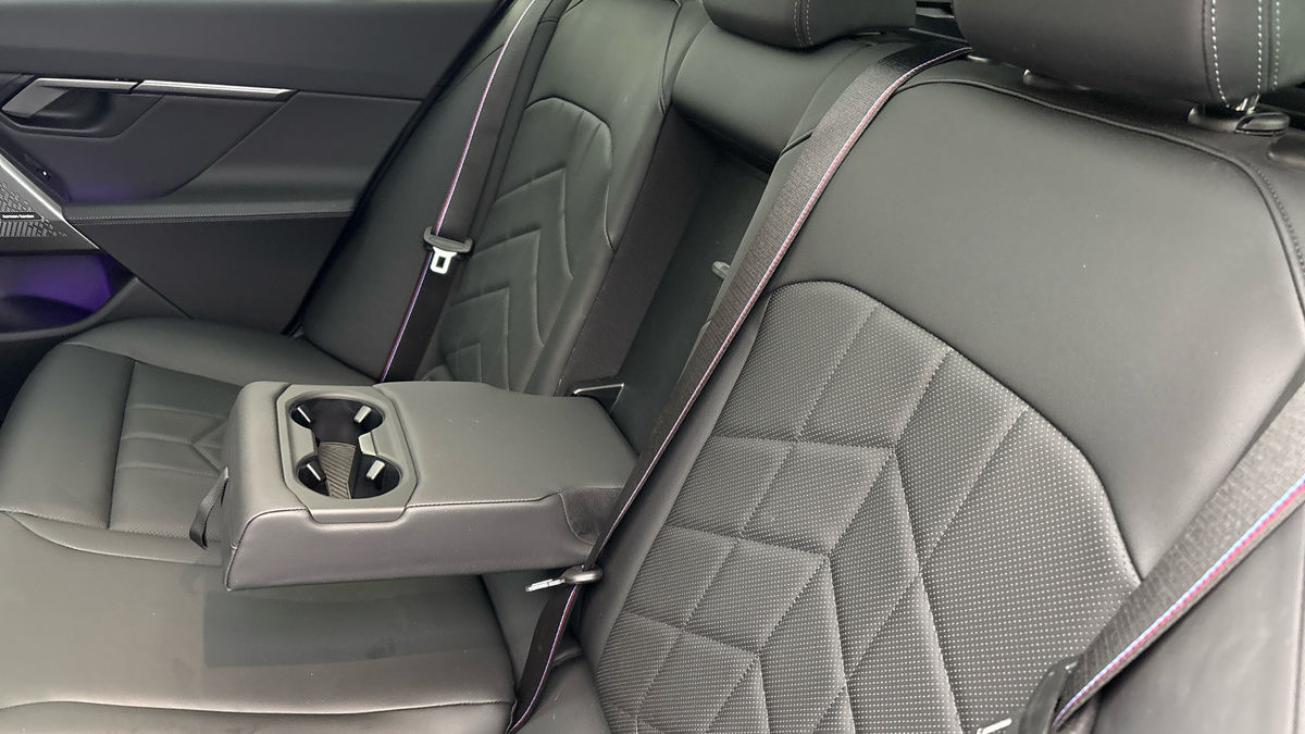 BMW 5 Series Image 9