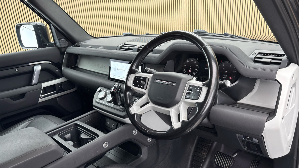 Land Rover Defender 110 Image 5