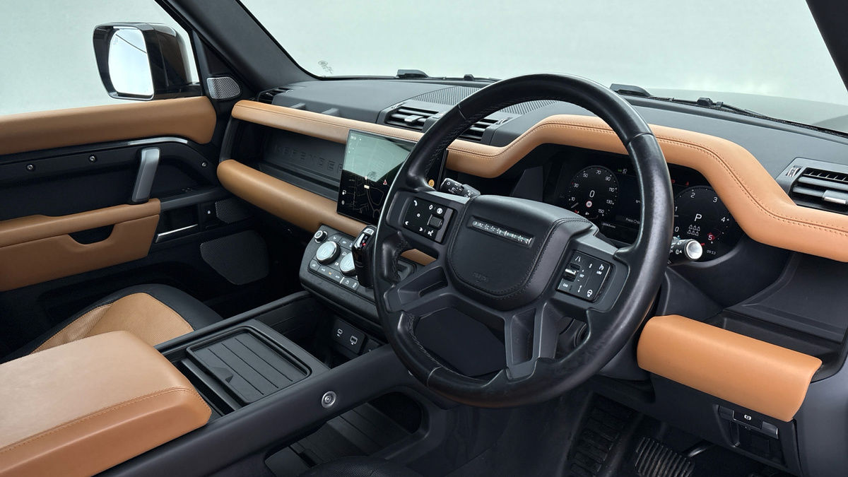 Land Rover Defender 130 Image 5