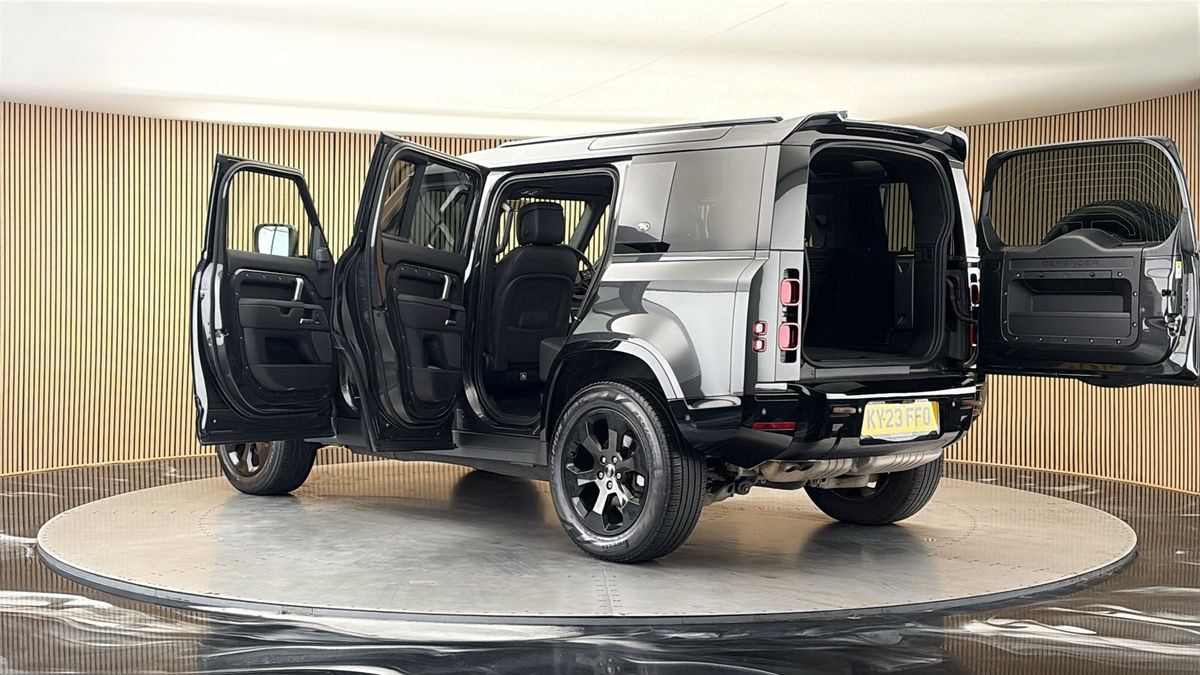 More views of Land Rover Defender 110