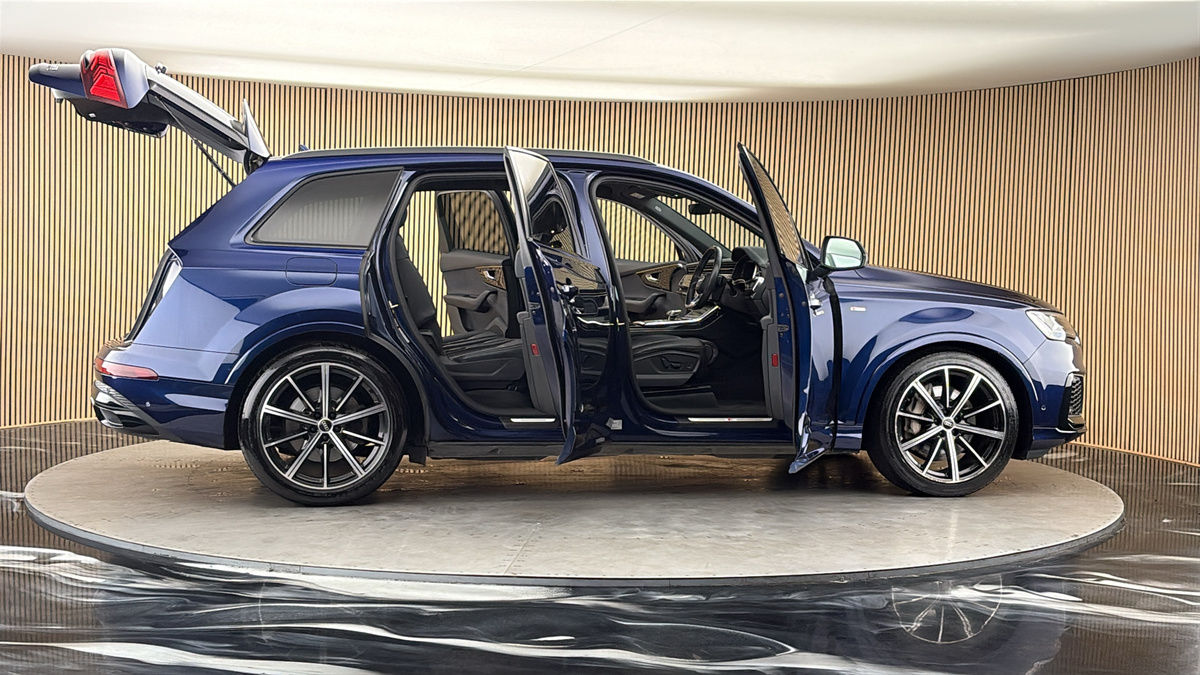 More views of Audi Q7