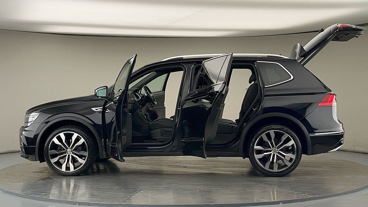 More views of Volkswagen Tiguan Allspace