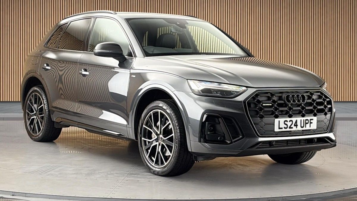 Audi Q5 Sticky Header Image