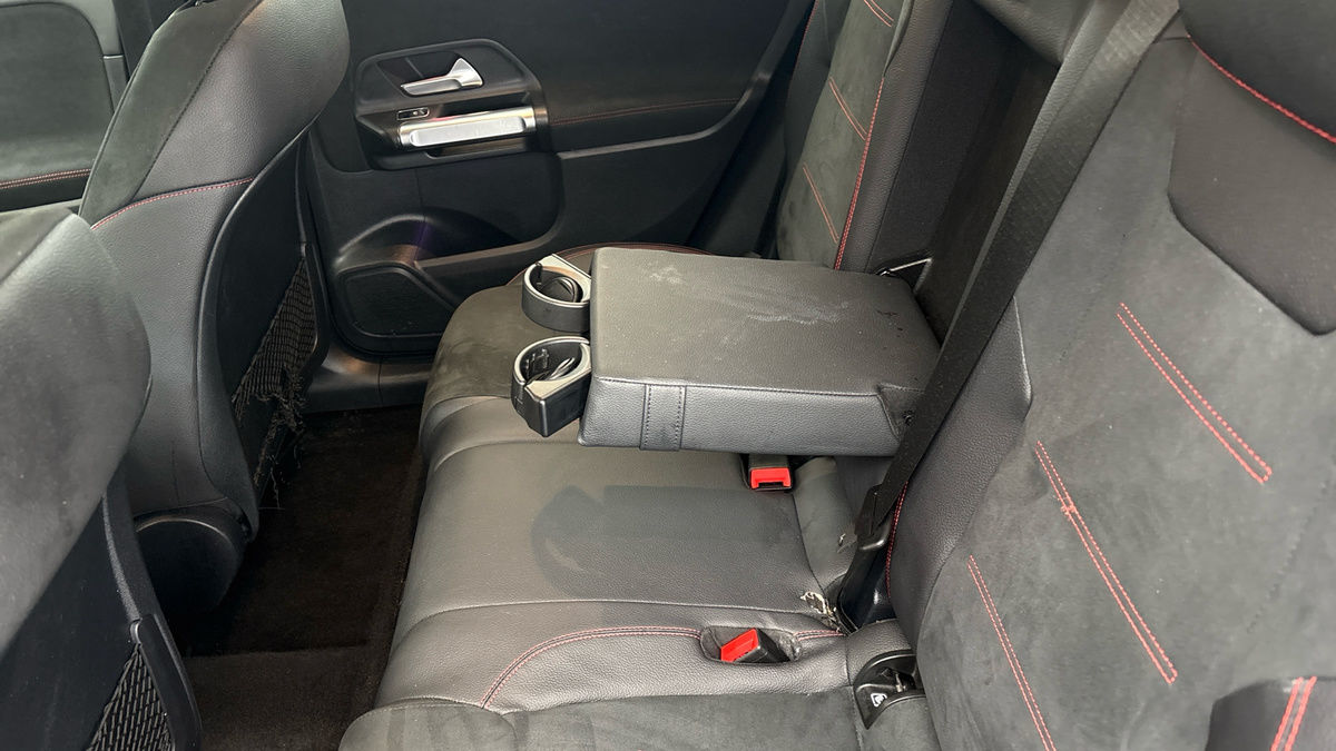 Mercedes-Benz GLB Image 9