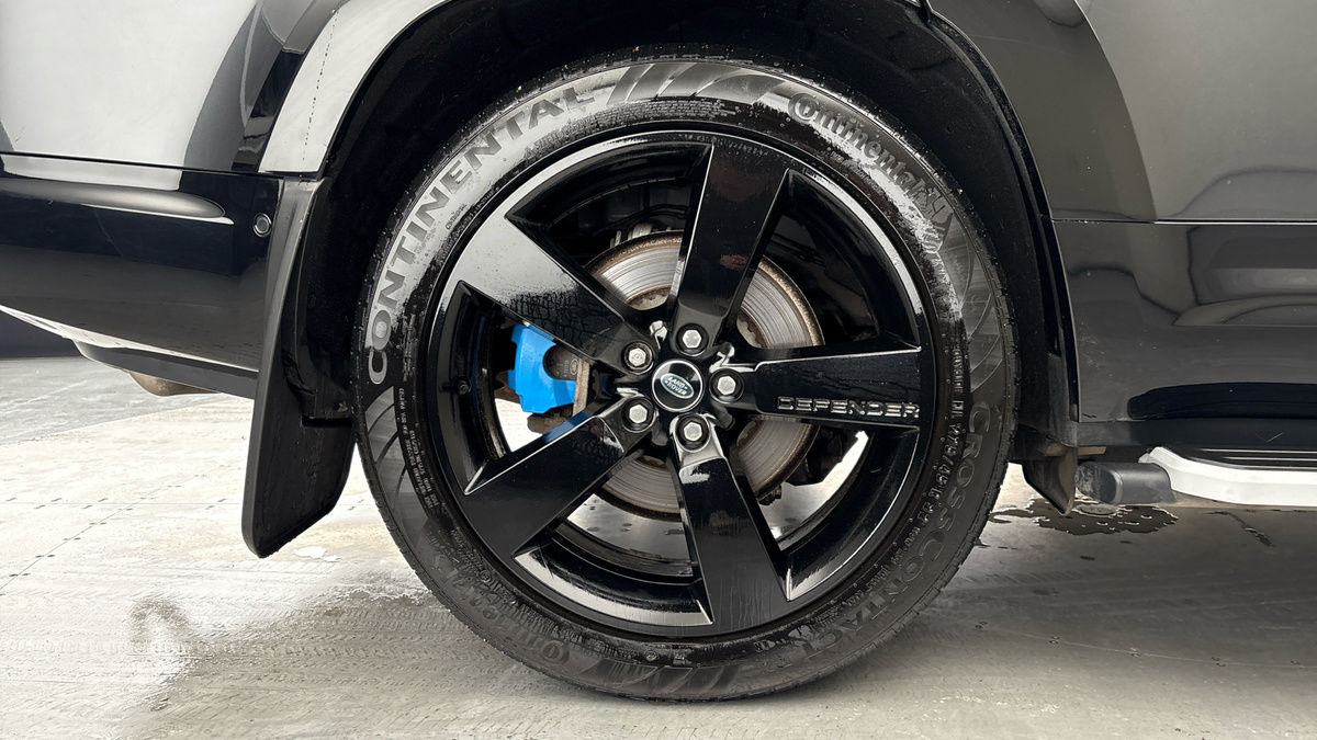 Land Rover Defender 130 Image 10