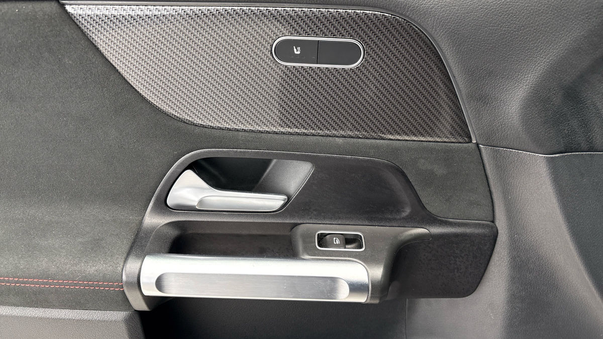 Mercedes-Benz GLB Image 19