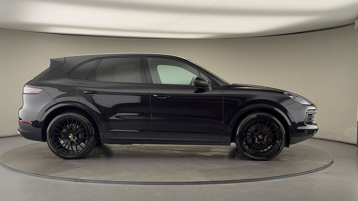 Porsche Cayenne Image 16