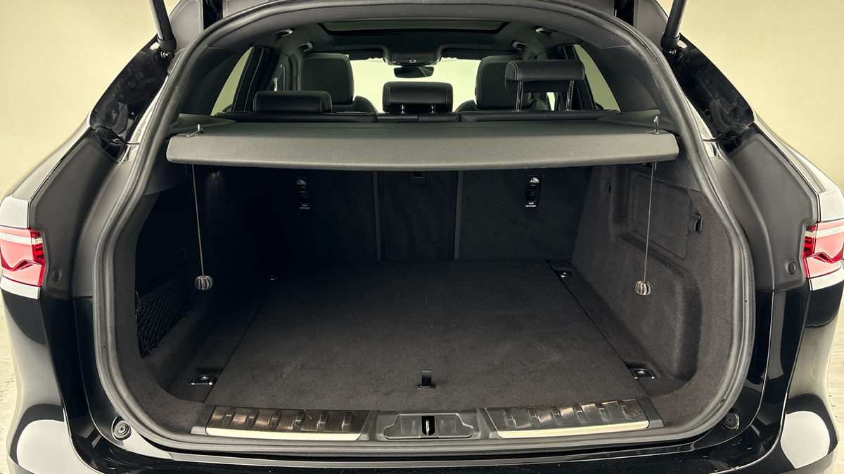 Jaguar F-PACE Image 11