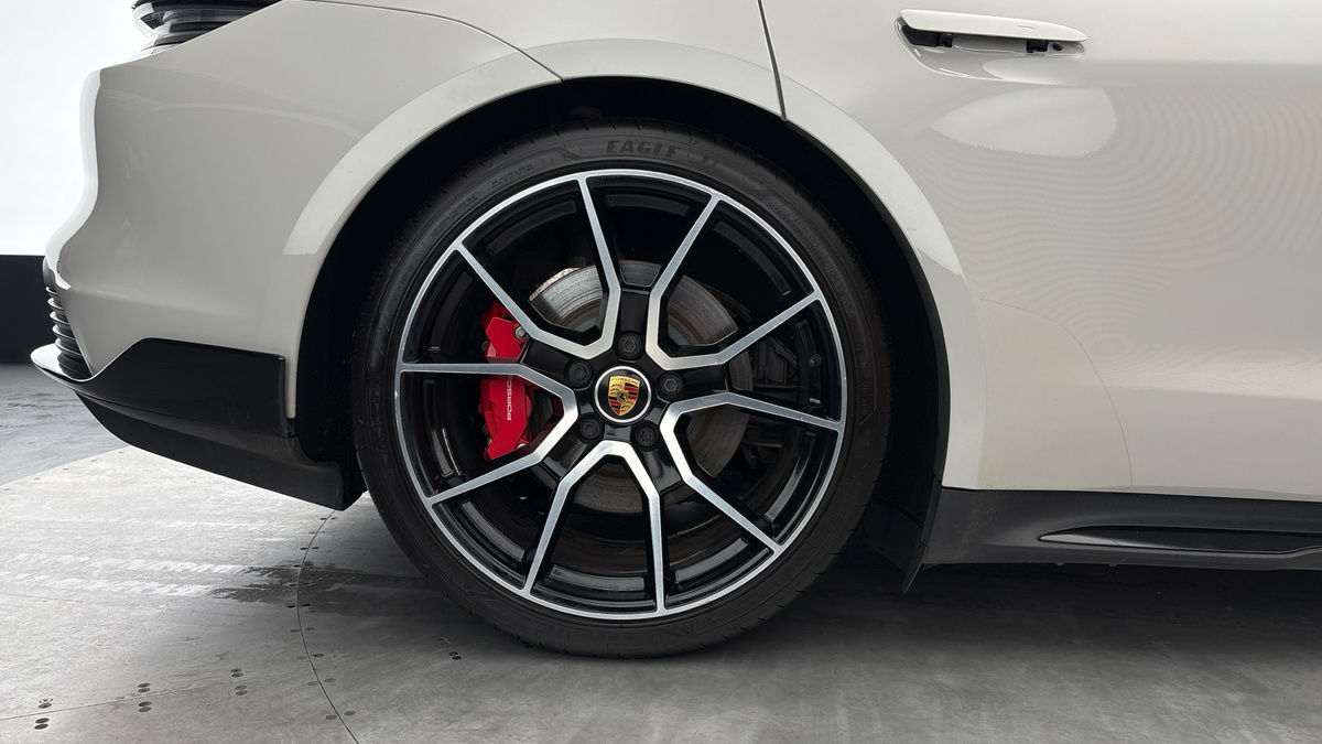 Porsche Taycan Image 10