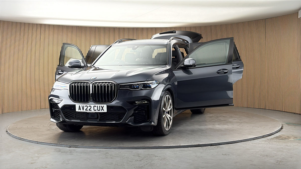 More views of BMW X7