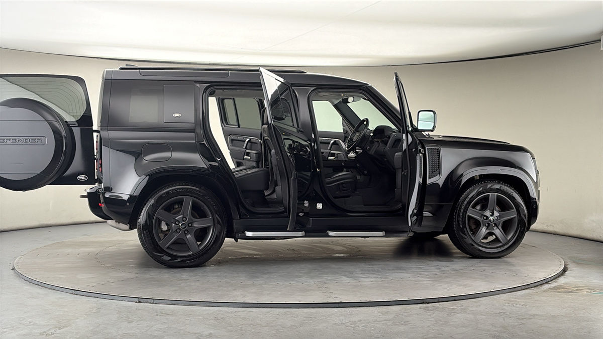 More views of Land Rover Defender 110