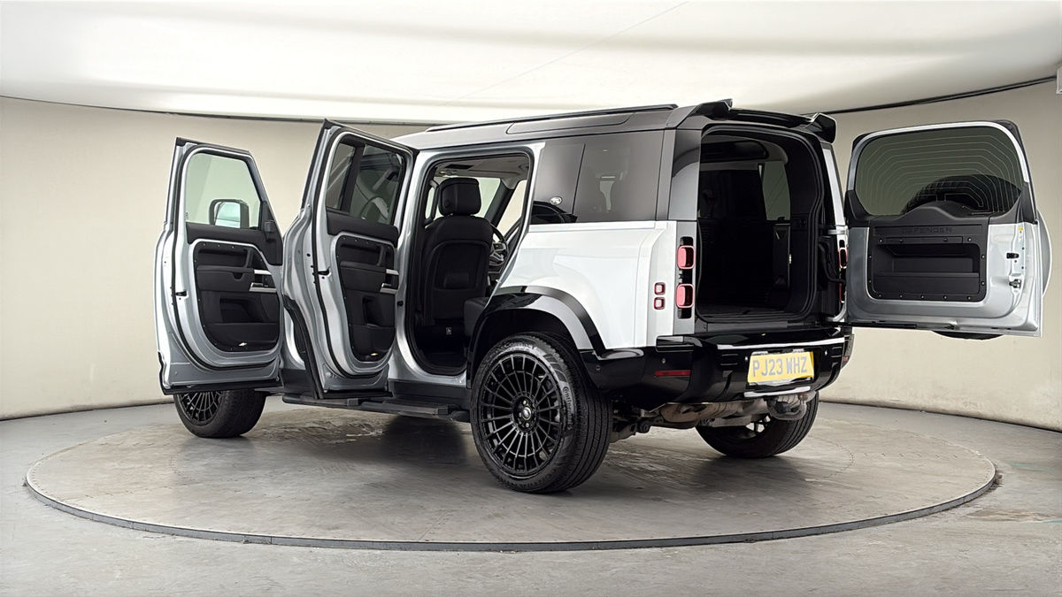 More views of Land Rover Defender 110