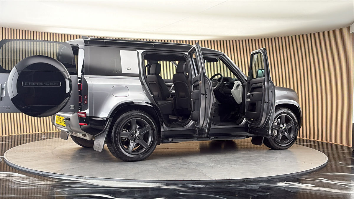 More views of Land Rover Defender 110