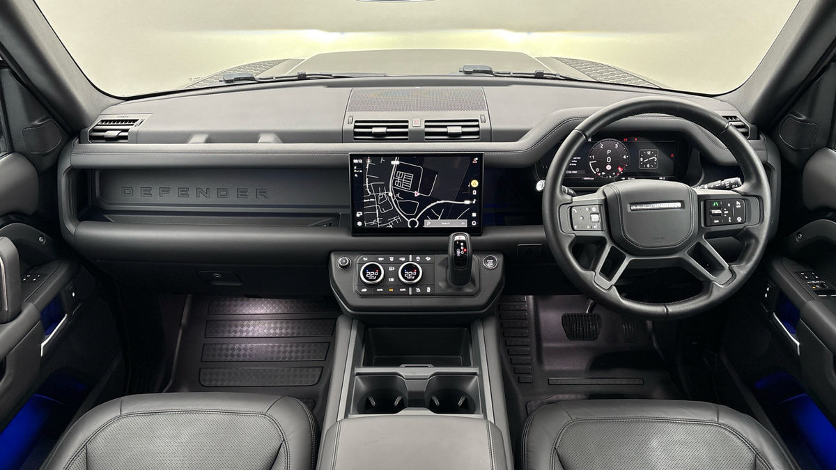 Land Rover Defender 110 Image 12
