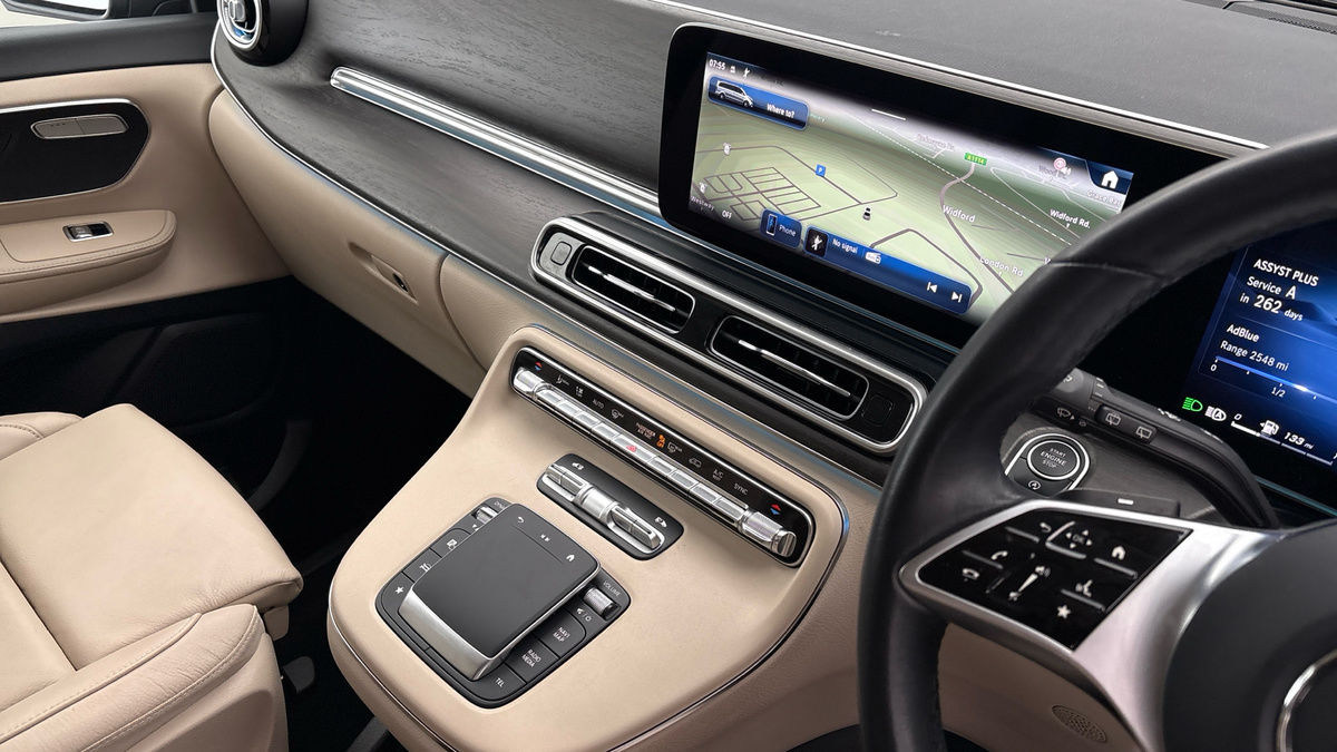 Mercedes-Benz V Class Image 18