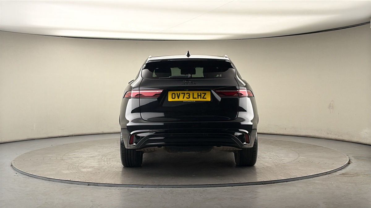 Jaguar F-PACE Image 4