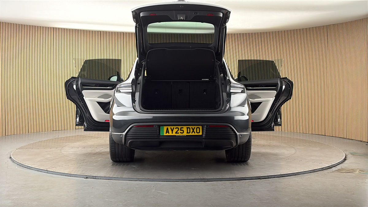 More views of Porsche Macan