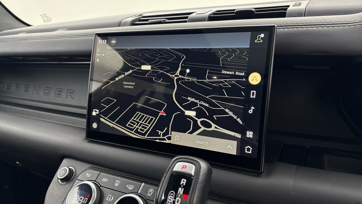 Land Rover Defender 110 Image 17