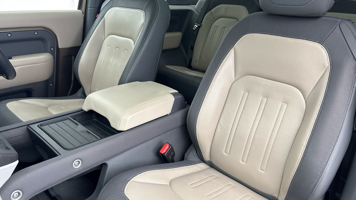 Land Rover Defender 90 Image 7