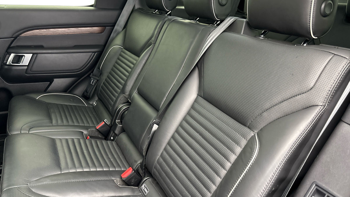 Land Rover Discovery Image 8