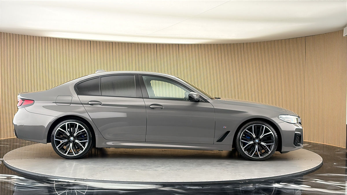 BMW 5 Series Image 16
