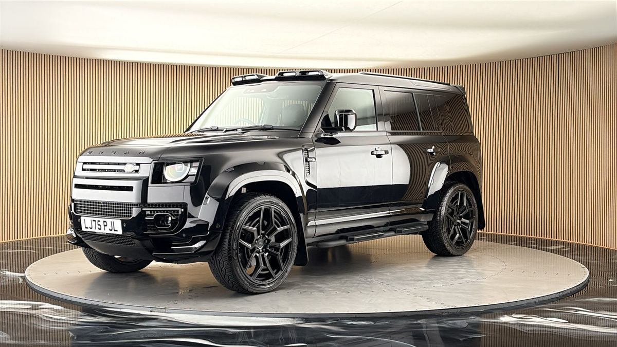 Land Rover Defender 110 Urban Image 20