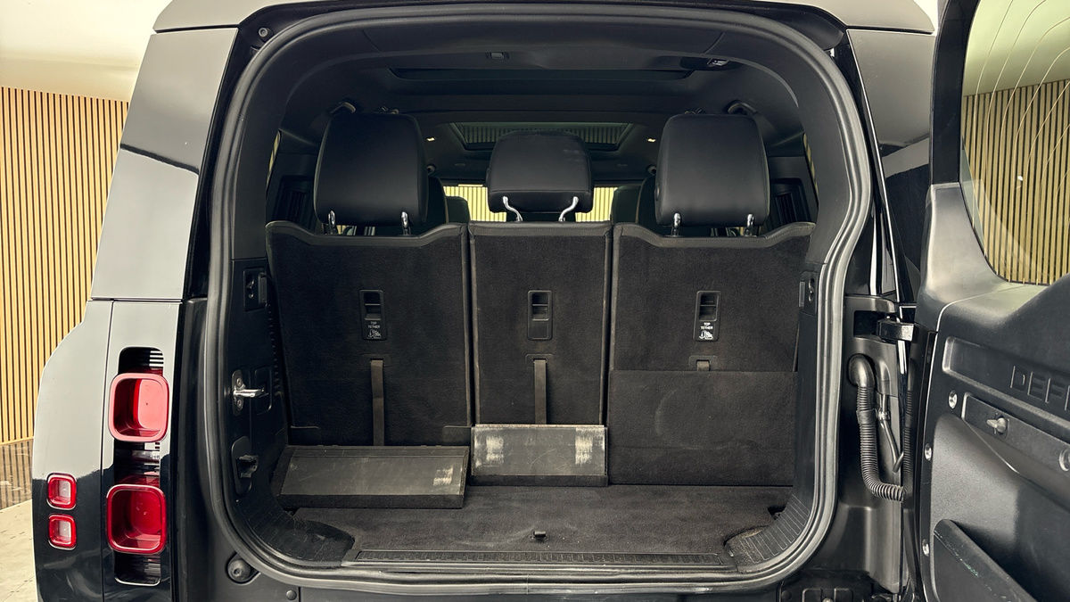 Land Rover Defender 130 Image 11