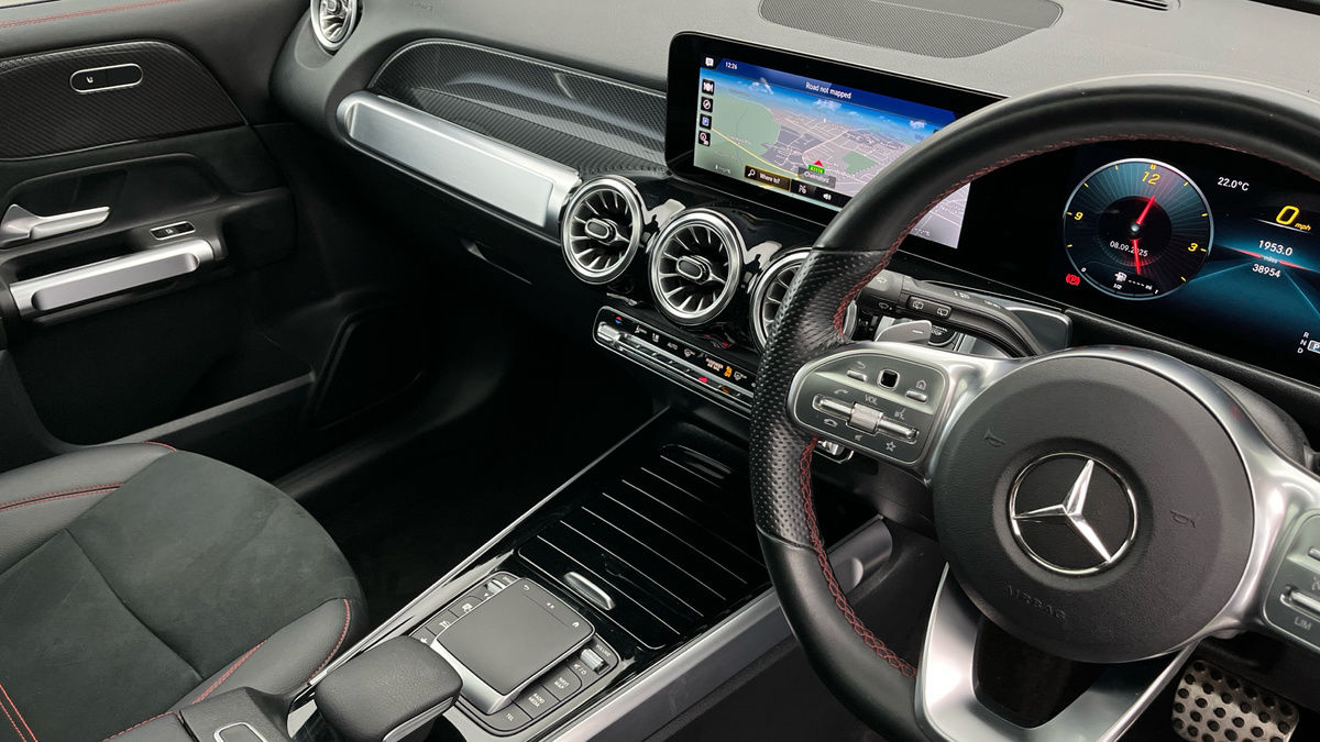 Mercedes-Benz GLB Image 18