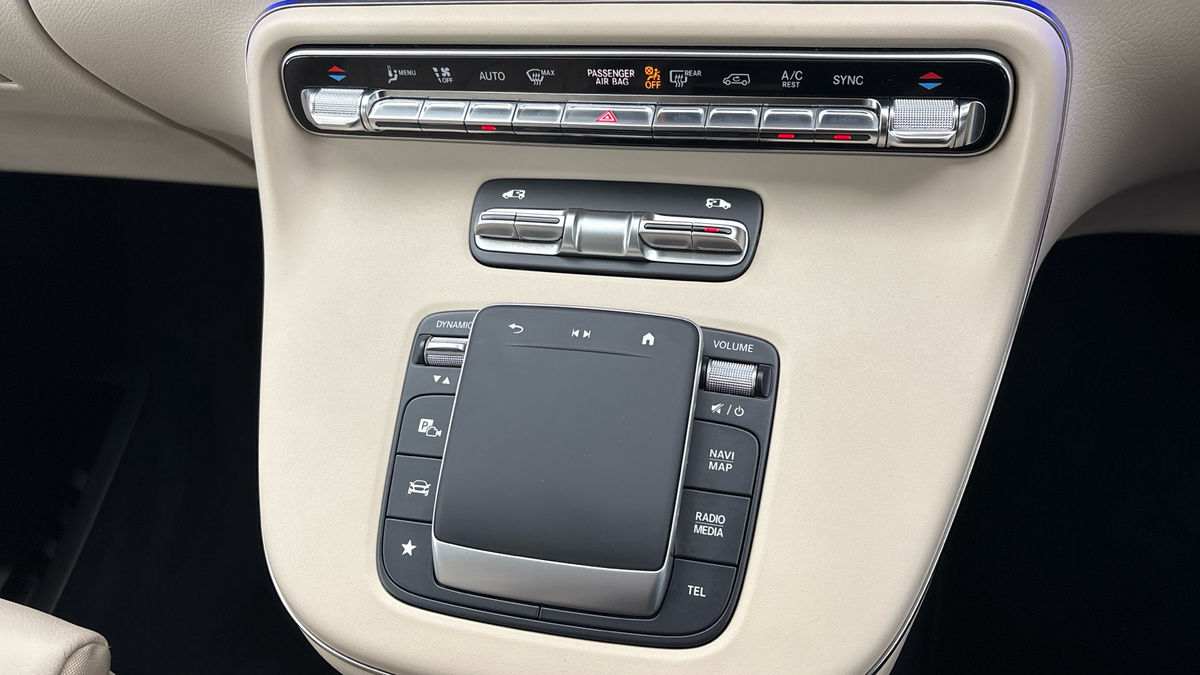 Mercedes-Benz V Class Image 26