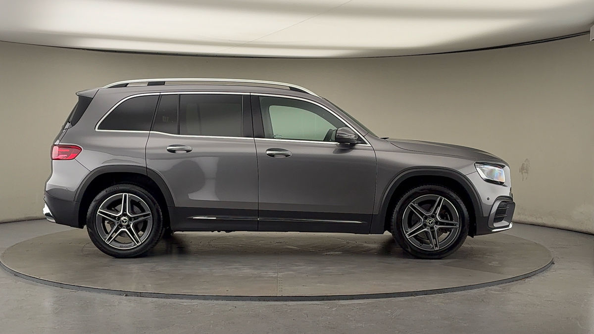 Mercedes-Benz GLB Image 16