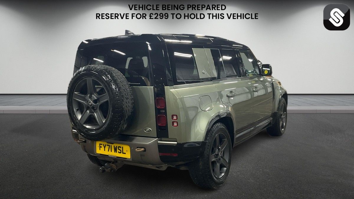 Land Rover Defender 110 Image 4