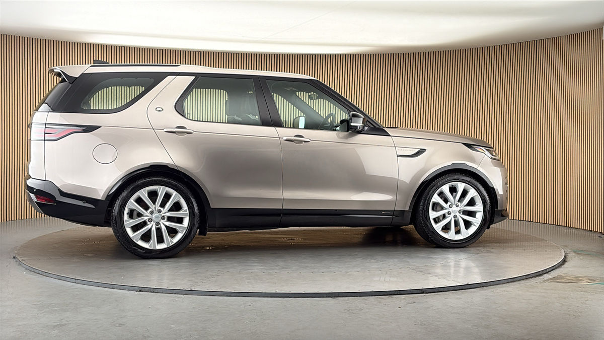 More views of Land Rover Discovery