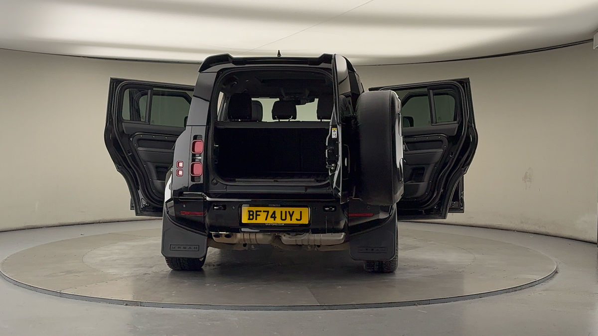 More views of Land Rover Defender 110