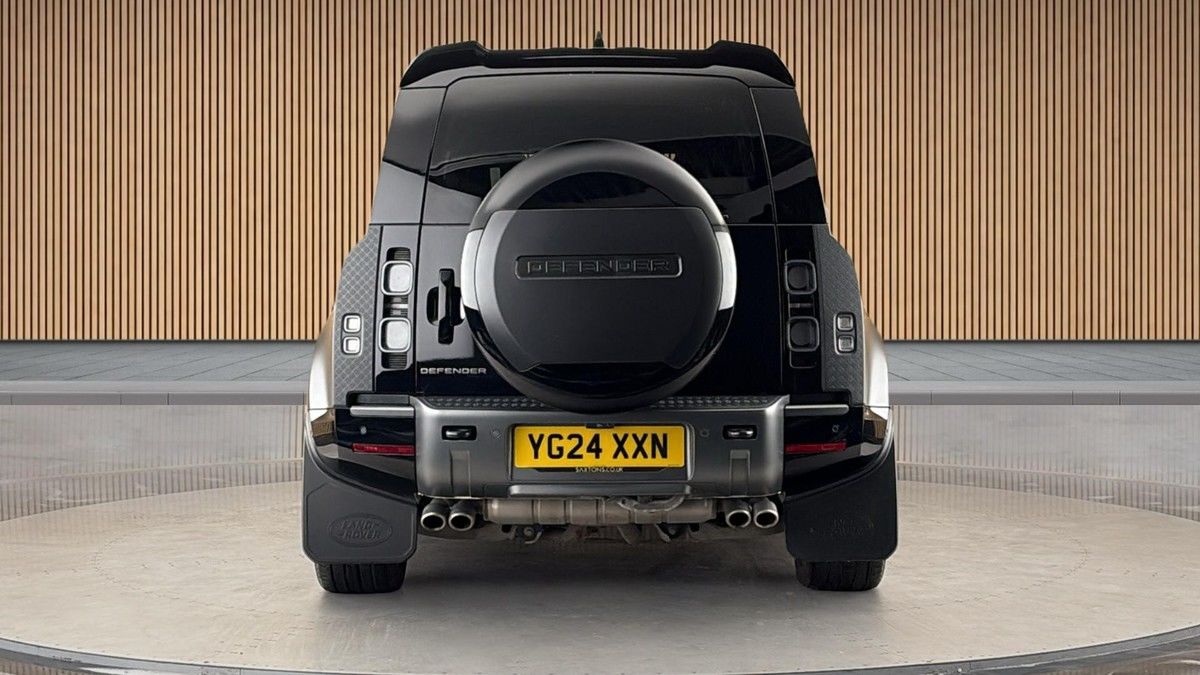 Land Rover Defender 110 Image 4
