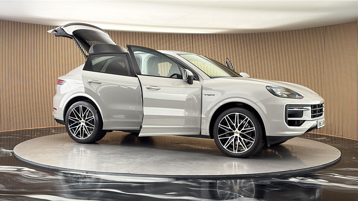 More views of Porsche Cayenne